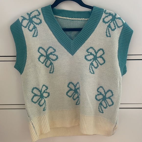 Blue Flower Print Sweater Vest - Picture 1 of 4